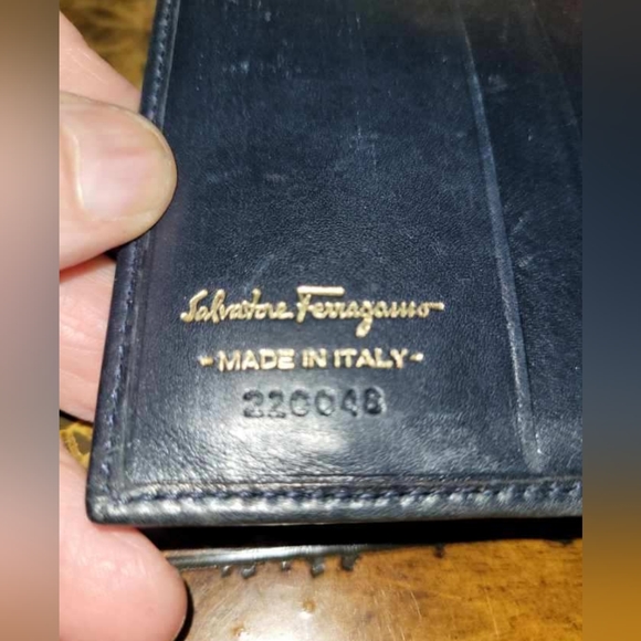 Salvatore Ferragamo black trifold wallet - Picture 2 of 7